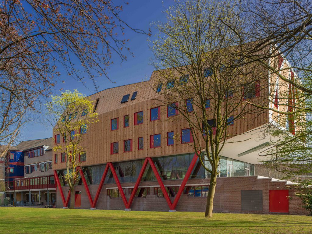 Geert Groote College - Leegwater Houtbereiding B.V.